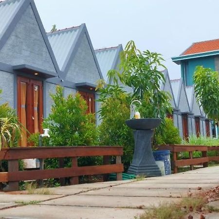 E2 Guest House Ilhas Karimunjava Exterior foto